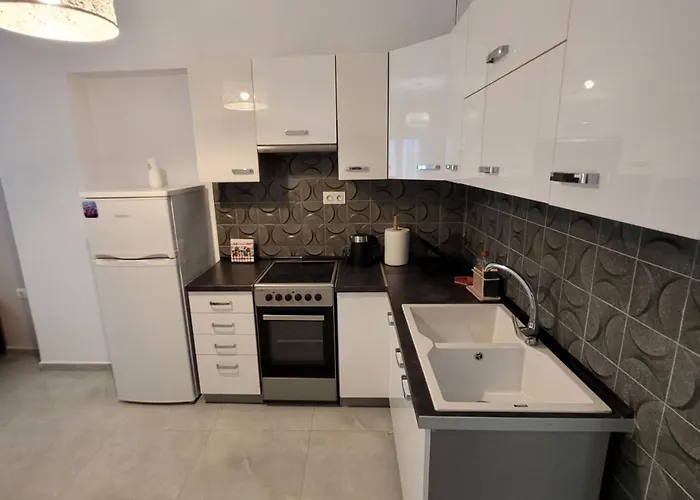 The 44 Hideaway By Goldenland Apartament Saloniki